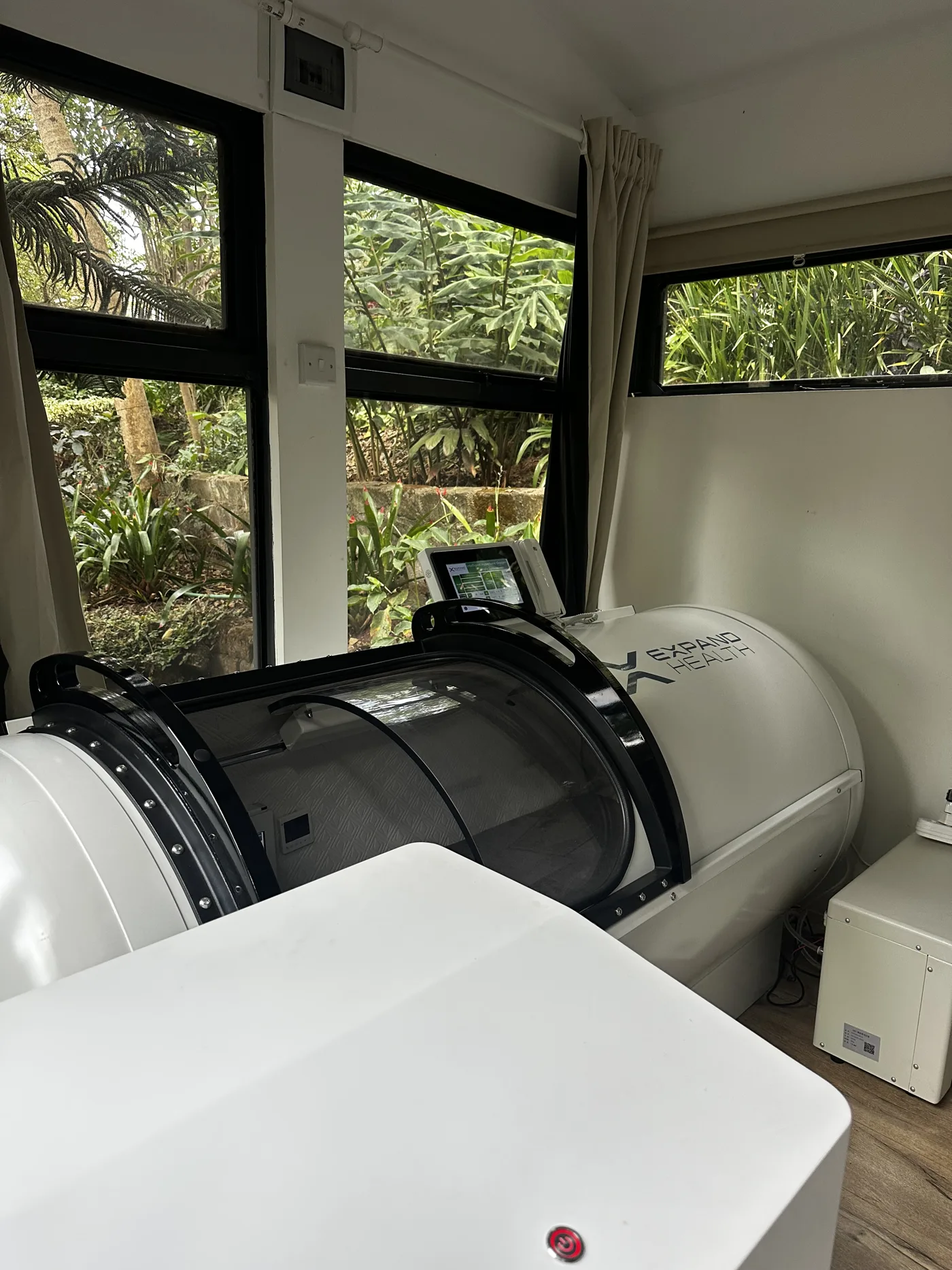 Hard-shell hyperbaric oxygen chamber in the Expand Health Kenya garden room